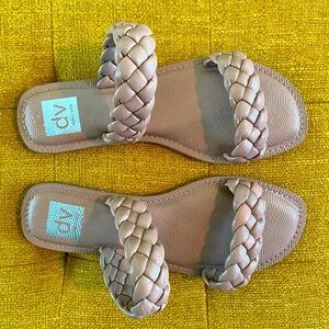 Dolce Vita Indy Sandals NWOT